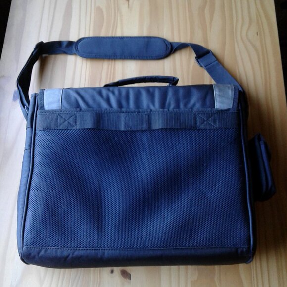 Large Targus Laptop Bag - Picture 2 of 7